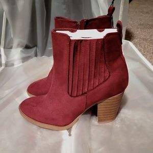 Maroon booty